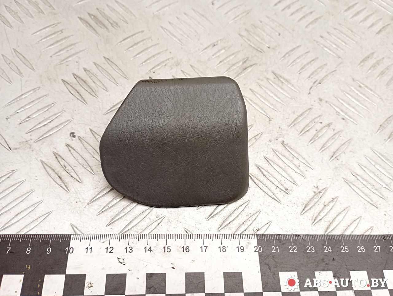 Пластик салазок сидений Toyota RAV4 2 поколение (XA20) 2003, 2.0 л., 1CD-FTV, дизель, МКПП, внедорожник 5 дв., 7215842010 - фото №1