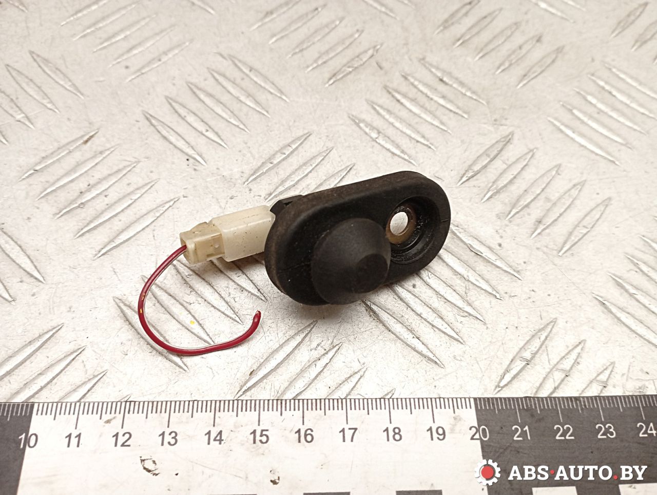 выключатель концевой (концевик) Toyota RAV4 2 поколение (XA20) 2003, 2.0 л., 1CD-FTV, дизель, МКПП, внедорожник 5 дв., 8423153010 - фото №1