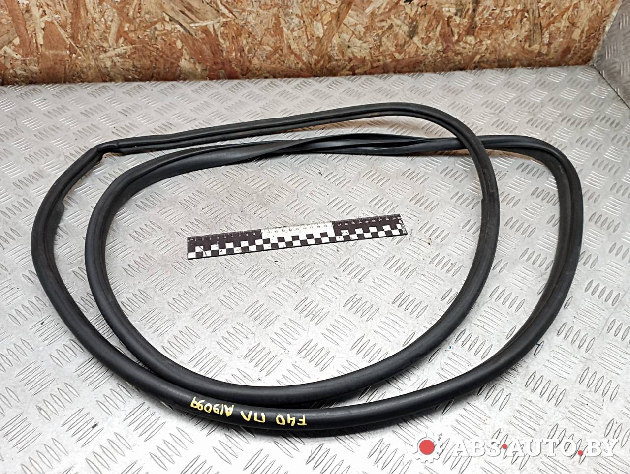 уплотнитель двери Toyota RAV4 3 поколение (XA30) 2008, 2.2 л., D-4D, 2AD-FTV, дизель, МКПП, внедорожник 5 дв. - фото №1