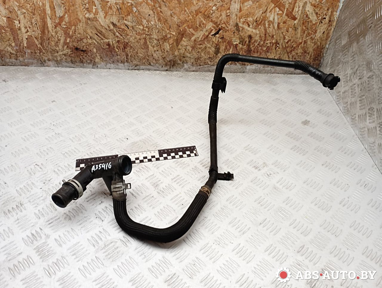 фланец (тройник) системы охлаждения Peugeot 3008 1 поколение 2012, 1.6 л., дизель, робот, передний привод, правый руль, 9684589080, 9671124980 - фото №1