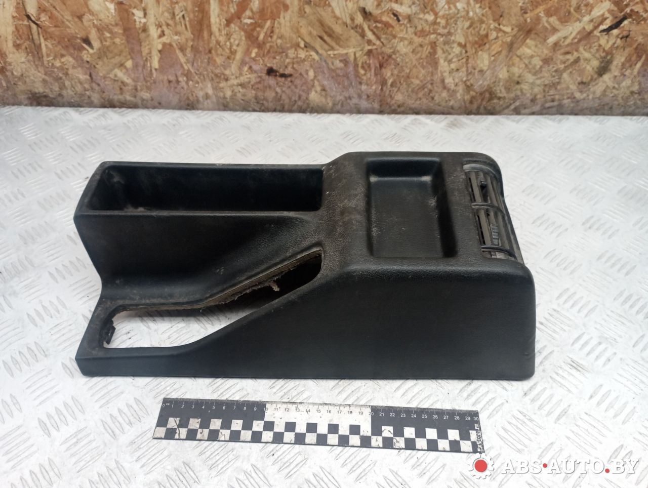 консоль салона BMW 5 серия E34 1990, 2.4 л., дизель - фото №1