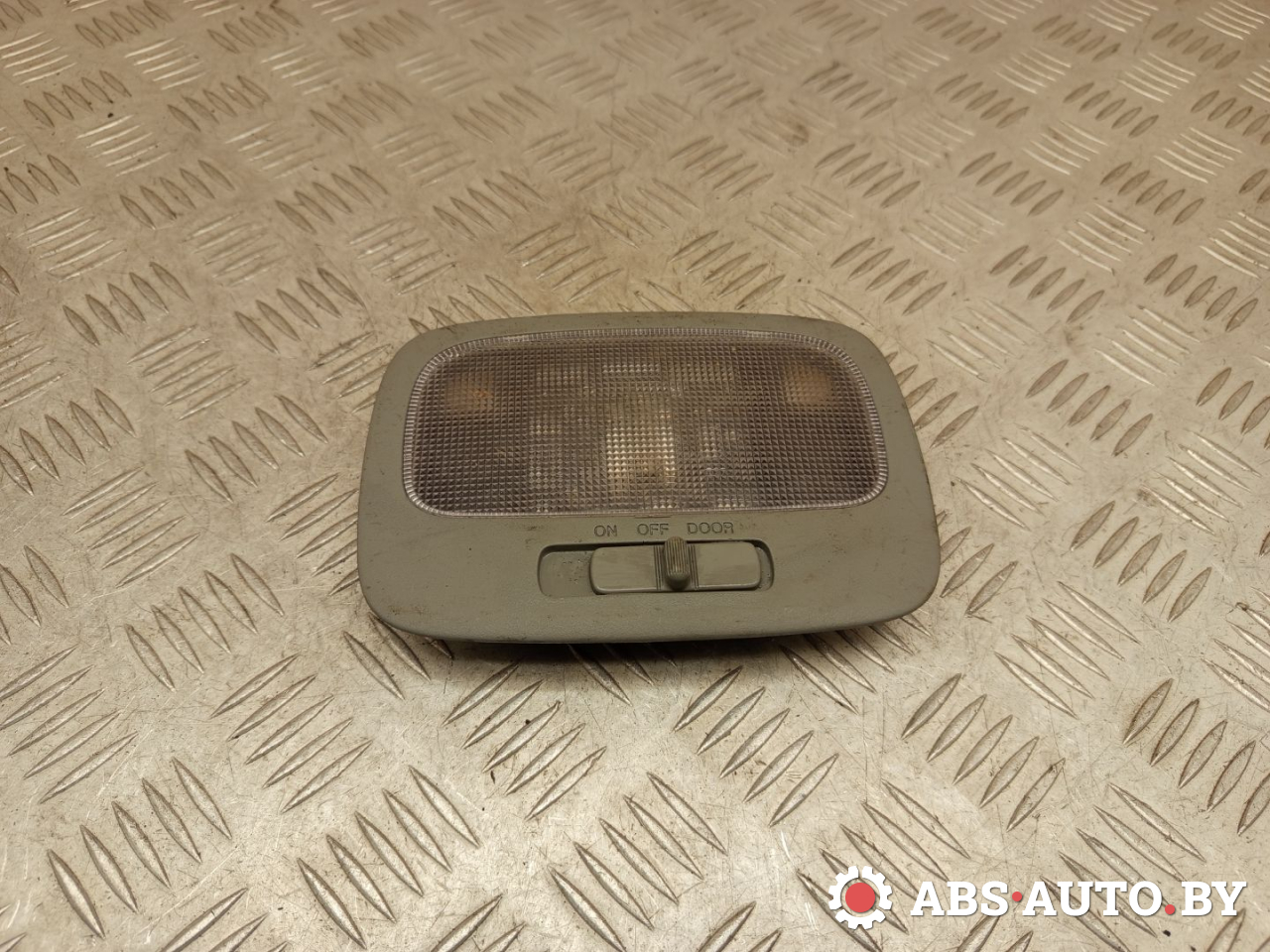 фонарь салона (плафон) Kia Sorento 2 поколение 2010, 2.2 л., дизель, МКПП, полный привод, правый руль, 928704D570 - фото №1