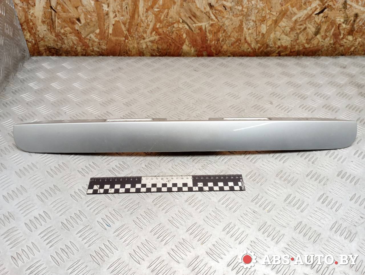 накладка подсветки номера Peugeot 5008 1 поколение 2011, 1.6 л., дизель, МКПП, передний привод, 9684414777 - фото №1