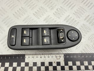 блок управления стеклоподъемниками Citroen C5 1 поколение [рестайлинг] 2004, 2.0 л., RFJ (EW10A), бензин, МКПП, хетчбэк 5 дв., 96514300ZF