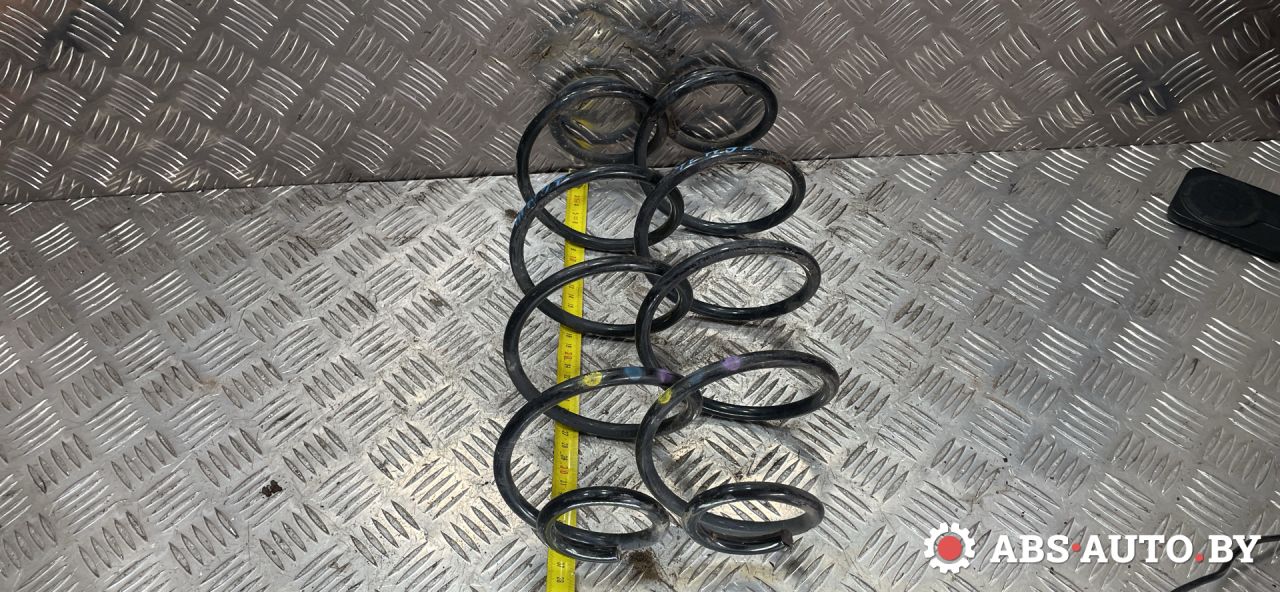 пружина задняя Peugeot 308 T9 2014, 1.6 л., дизель, МКПП, хетчбэк 5 дв., правый руль - фото №1