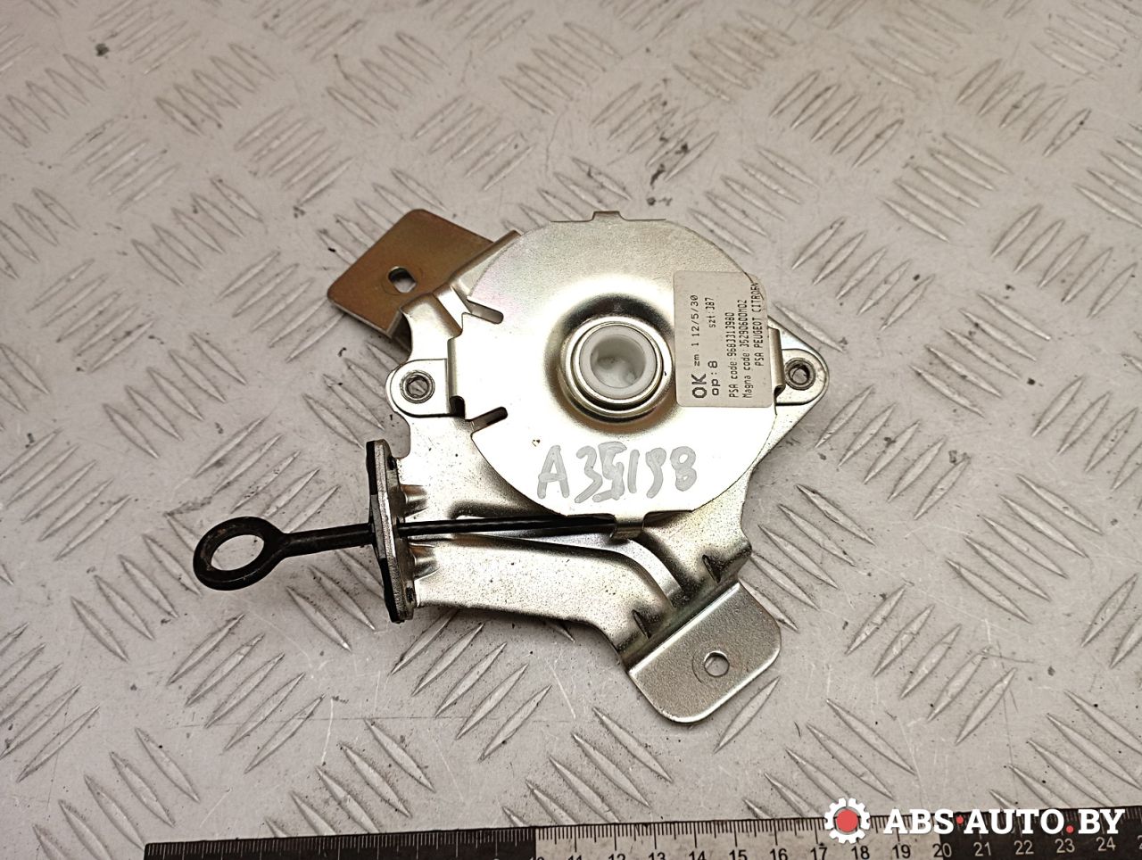 ограничитель открывания двери Peugeot 3008 1 поколение 2012, 1.6 л., дизель, робот, передний привод, правый руль, 9683313980, 35290600M02 - фото №1