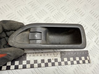 кнопка стеклоподъемника двери задней левой Renault Laguna 2 поколение 2001, 1.9 л., F9Q 750, дизель, МКПП, хетчбэк 5 дв., 8200016013