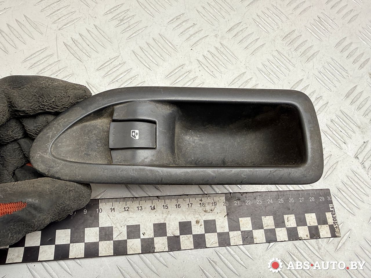 кнопка стеклоподъемника двери задней левой Renault Laguna 2 поколение 2001, 1.9 л., F9Q 750, дизель, МКПП, хетчбэк 5 дв., 8200016013 - фото №1