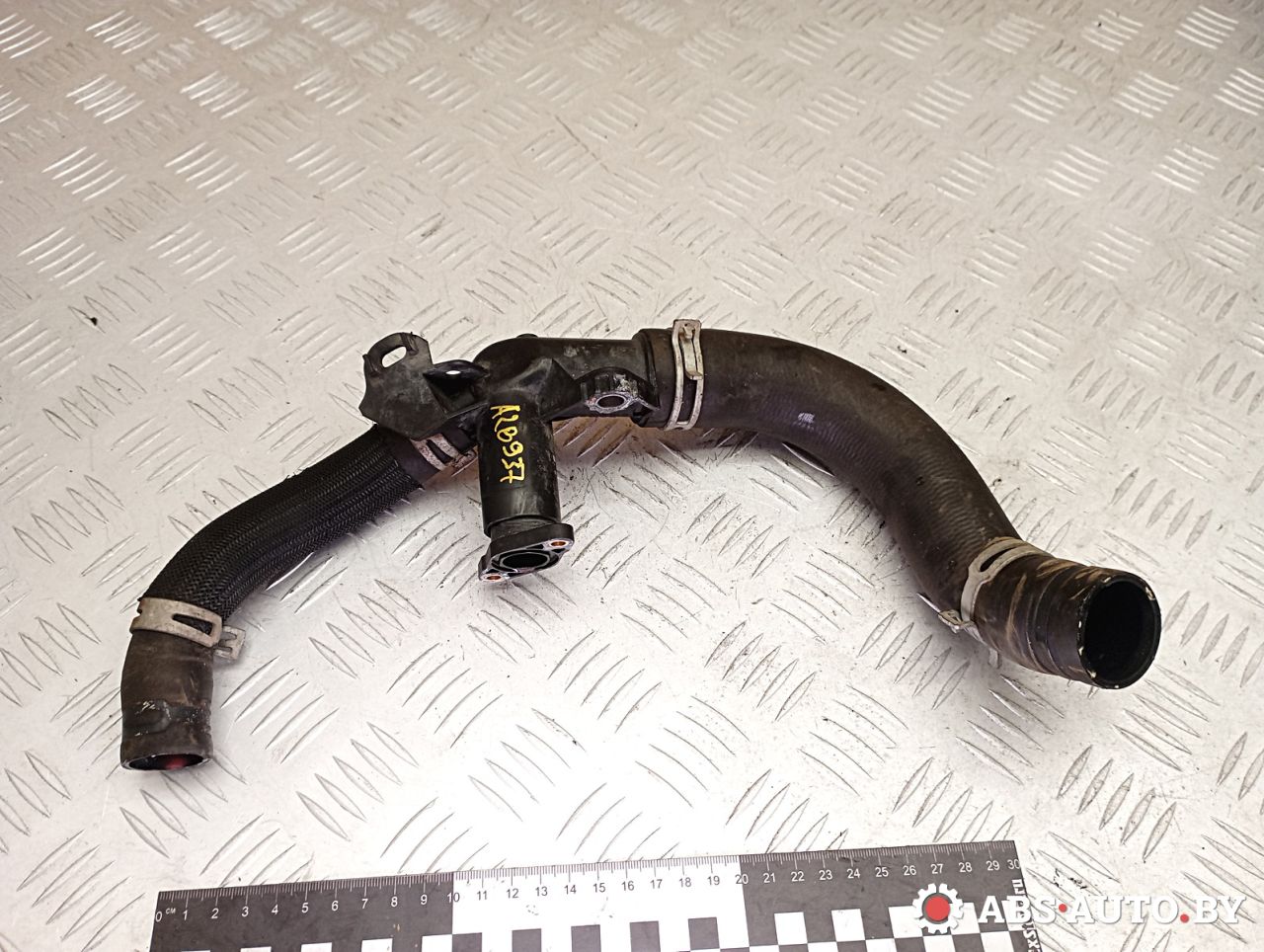 фланец (тройник) системы охлаждения Peugeot 308 T9 2014, 1.6 л., дизель, МКПП, хетчбэк 5 дв., правый руль, 9684589080, 9671124980 - фото №1