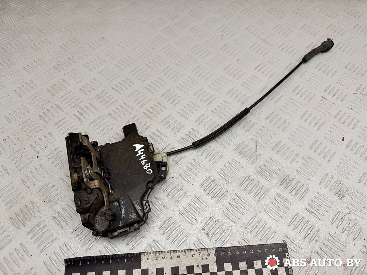 замок двери задней левой Volkswagen Bora 1 поколение 2000, 1.9 л., дизель, МКПП, седан, 1J4839085E - фото №1