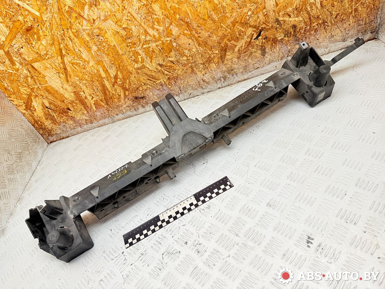 планка под капот Peugeot 3008 1 поколение 2012, 1.6 л., 9HR (DV6C), дизель, робот, 9670786980 - фото №1