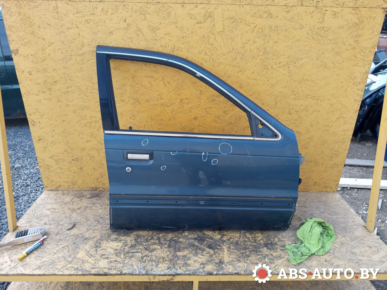 дверь передняя правая Mitsubishi Space Wagon 1 поколение 1990 - фото №1