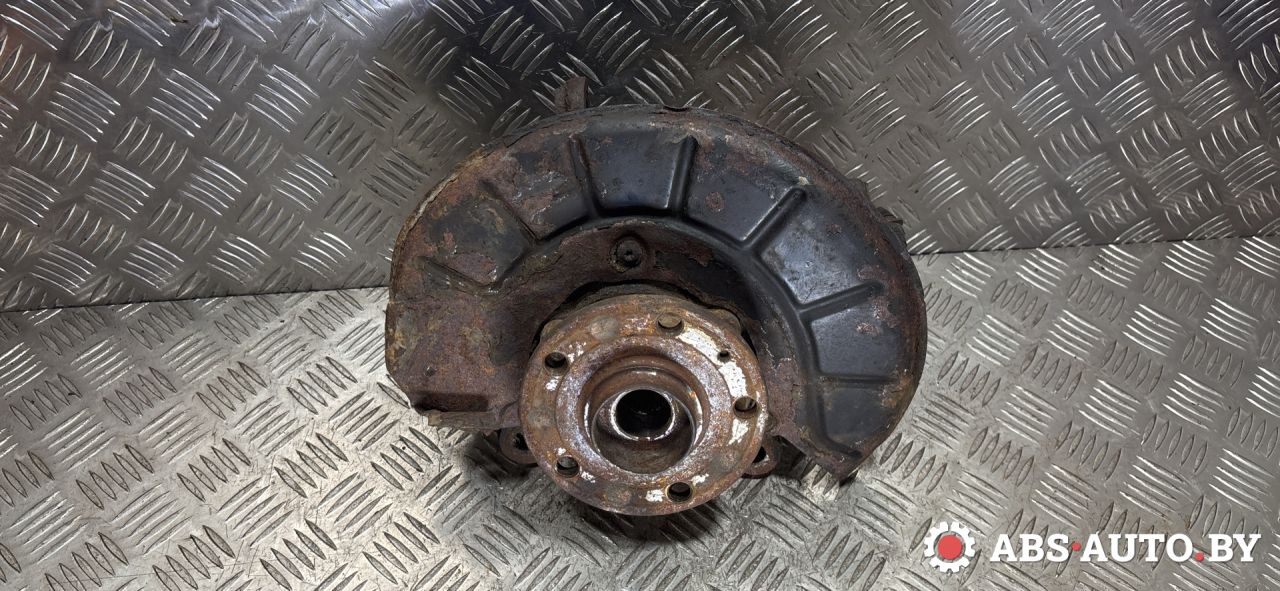 ступица передняя правая Volkswagen Caddy 3 поколение 2008, 1.9 л., BLS, дизель, АКПП - фото №1