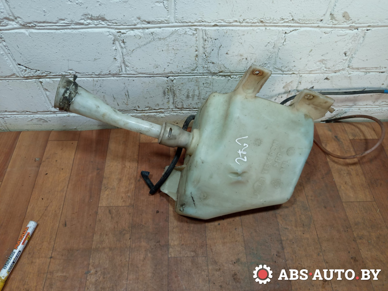 бачок омывателя Nissan Primera P12 (2001 - 2008), 2.2 л., дизель, МКПП, универсал - фото №1