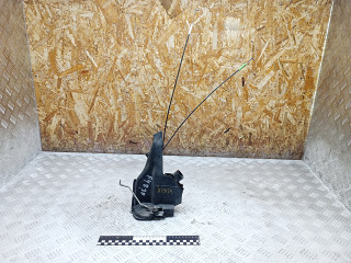 замок двери задней правой Toyota RAV4 2 поколение (XA20) [рестайлинг] 2005, 2.0 л., 1CD-FTV, дизель, МКПП, внедорожник 5 дв.