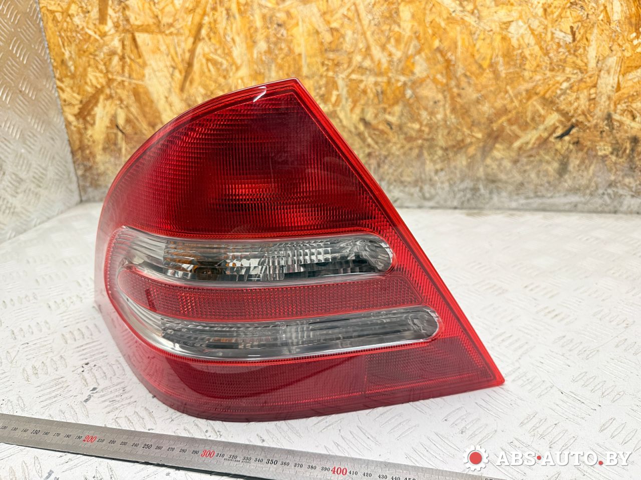 фонарь задний левый Mercedes-Benz C-Класс W203/S203/CL203 2000, 2.0 л., бензин, седан, 3311674021, ULO3311 - фото №1
