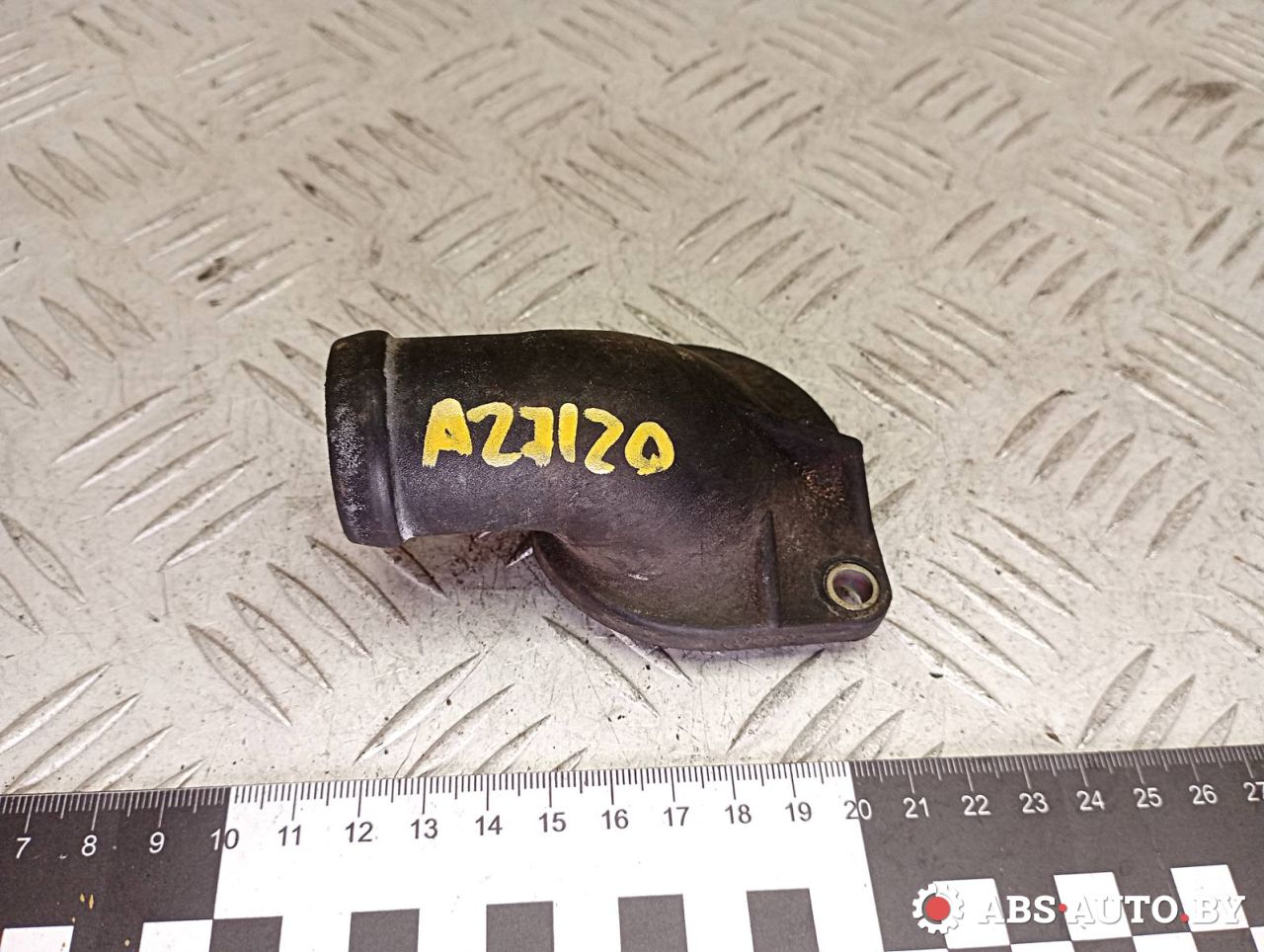 фланец (тройник) системы охлаждения Volkswagen Transporter T4 1992, 2.0 л., бензин, 055121121F - фото №1