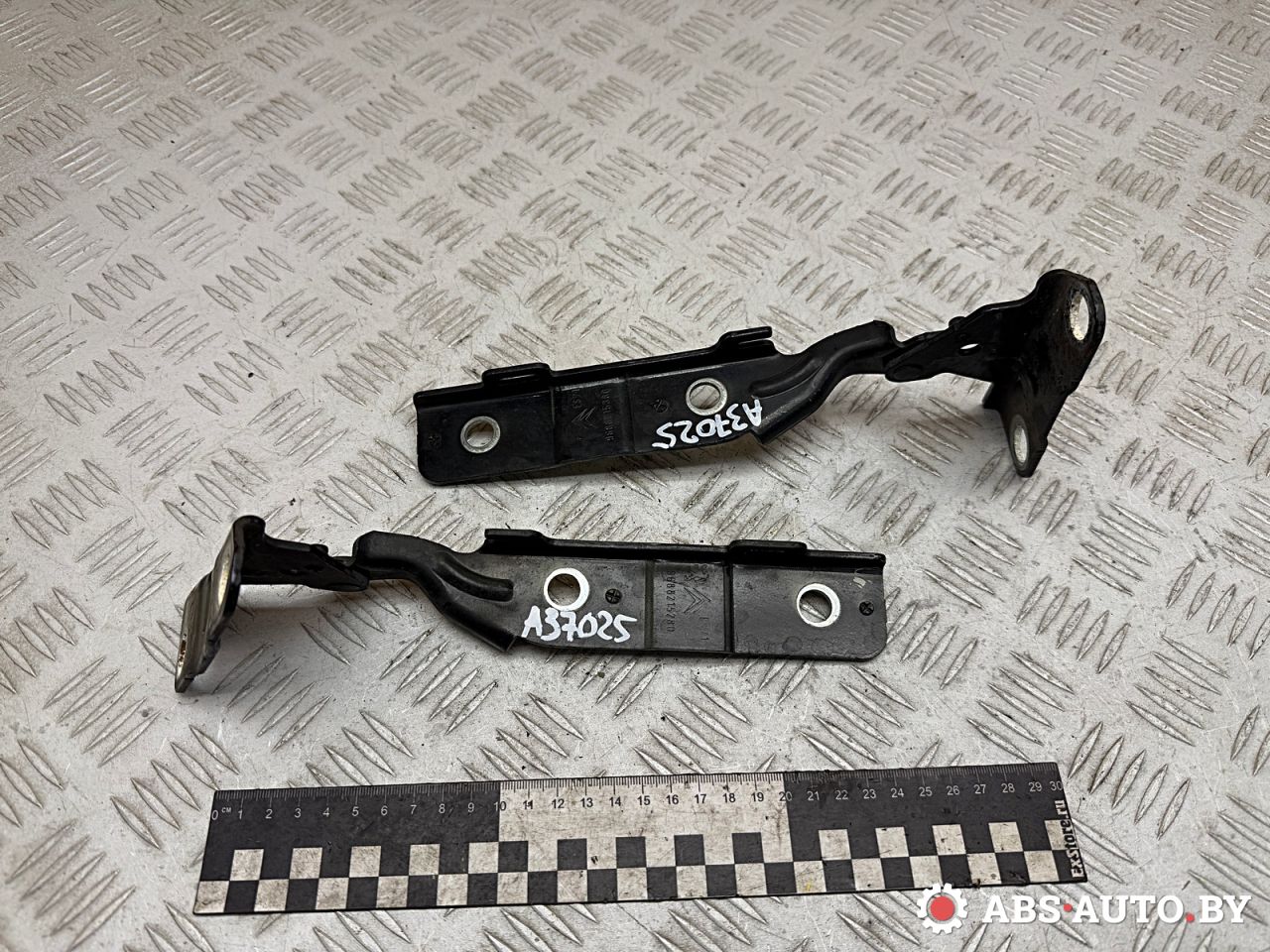 петля капота Citroen C5 2 поколение 2010, 2.0 л., RHR (DW10BTED4), дизель, МКПП, универсал, 9688215380, 9688215280 - фото №1