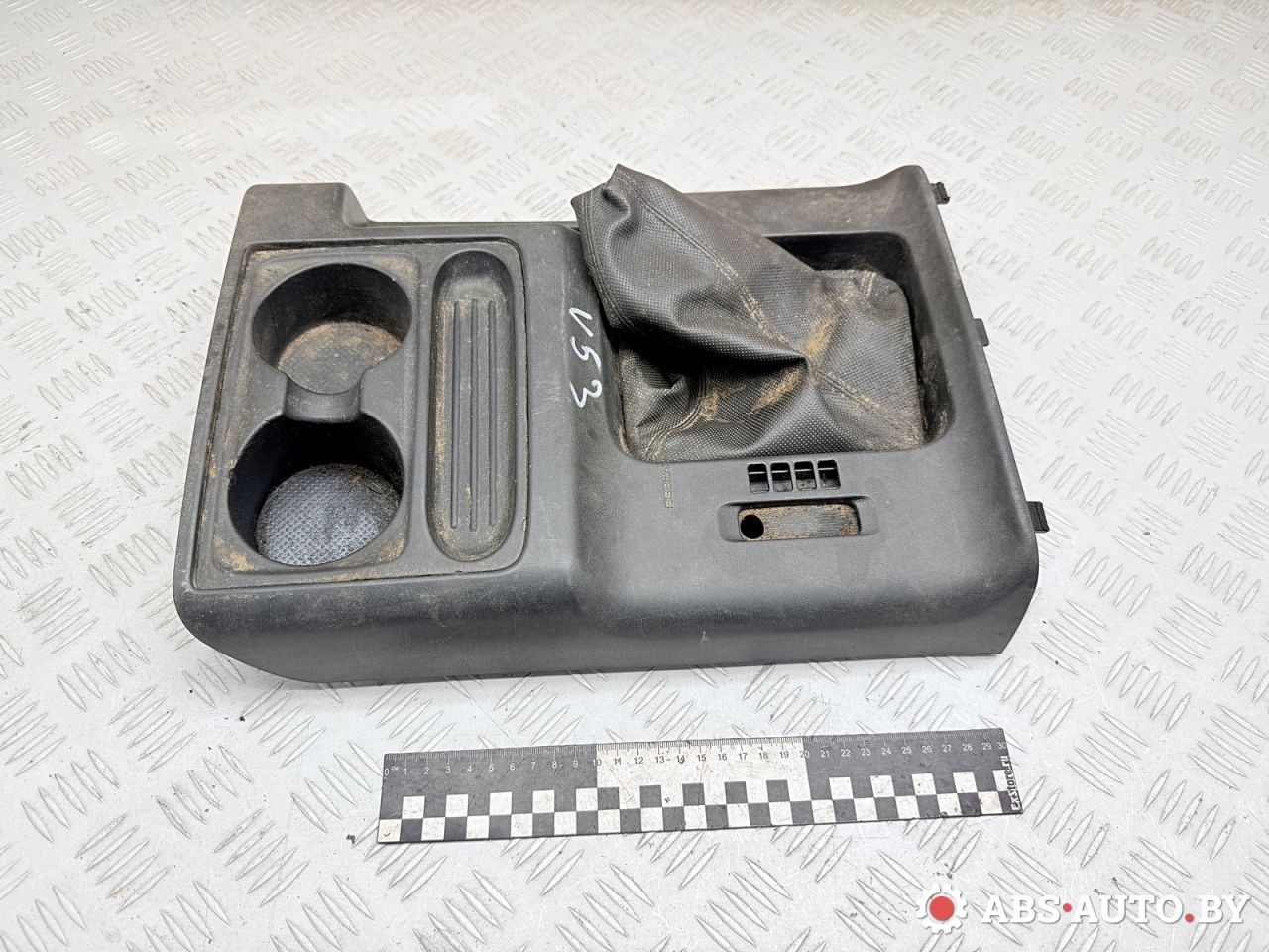 консоль салона Mitsubishi Pajero 3 поколение 2002, 3.2 л., дизель, МКПП, внедорожник 3 дв., полный привод, MR444930, MR410845, MR410844 - фото №1