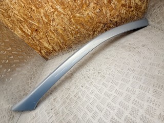 молдинг лобового стекла Peugeot 607 1 поколение 2001, 2.2 л., 4HX (DW12TED4/FAP), дизель, МКПП, седан, 300537