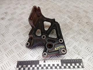 кронштейн компрессора кондиционера Mitsubishi Galant 8 поколение 1998, 2.5 л., бензин, MR116154