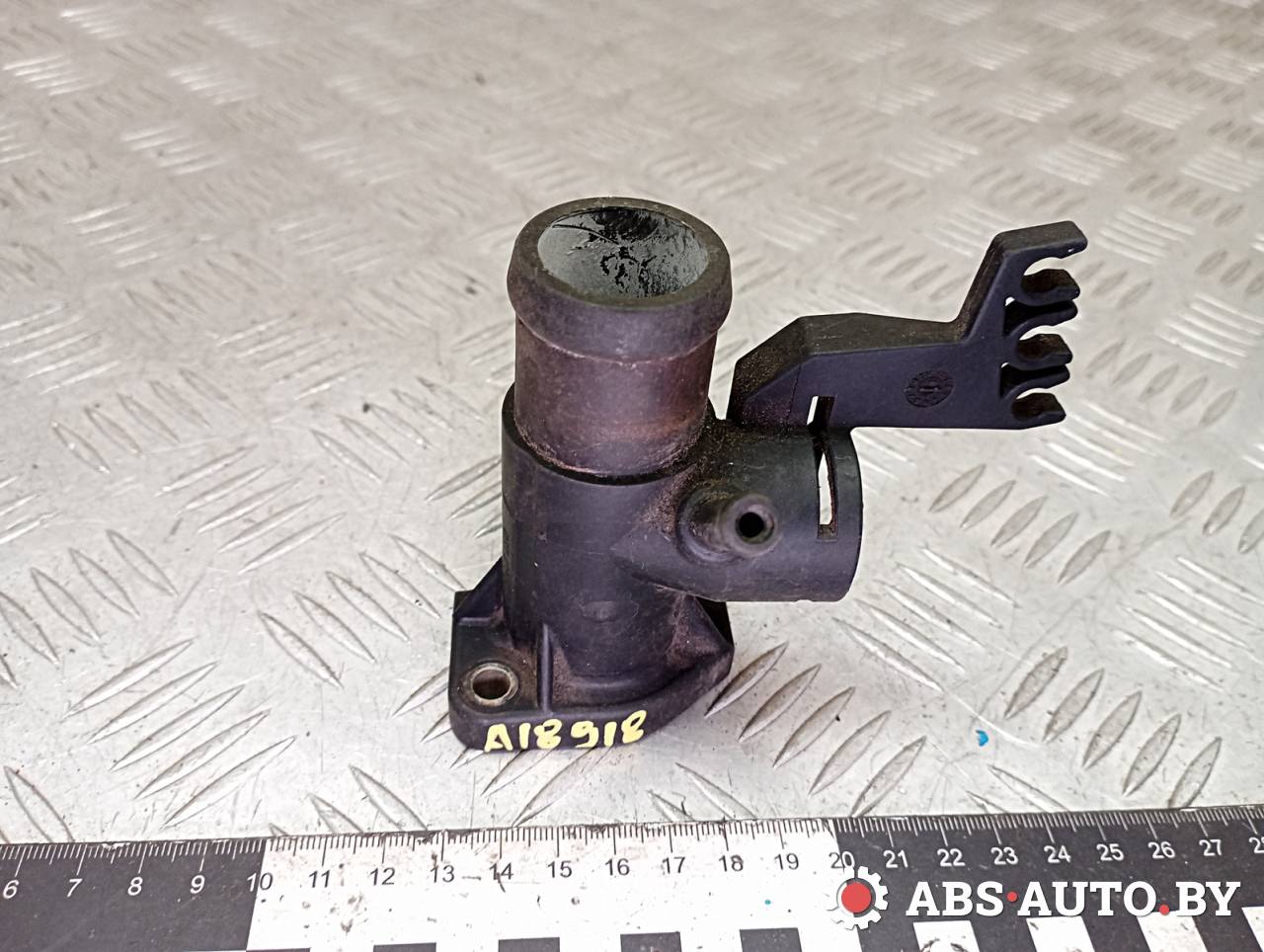 фланец (тройник) системы охлаждения Volkswagen Golf 3 поколение 1995, 1.8 л., бензин, 037121133F, TVZ1441NF, P290014, 037121132E, 037121133E - фото №1