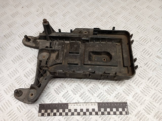 полка аккумулятора Volkswagen Golf 5 поколение 2005, 1K0915333C