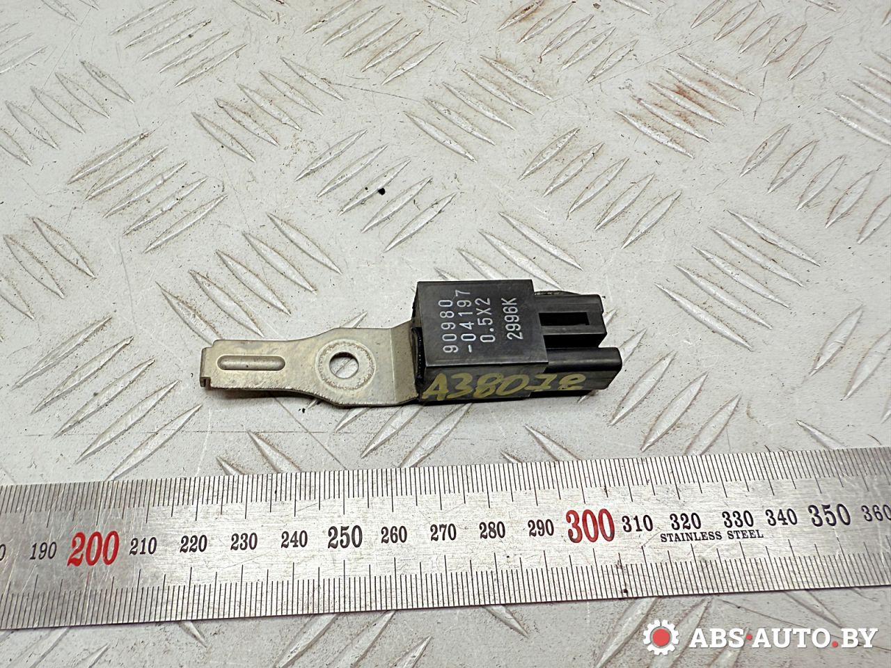 реле (прочие) Toyota RAV4 3 поколение (XA30) 2007, 2.2 л., 2AD-FTV, дизель, МКПП, внедорожник 5 дв., 9098004197 - фото №1