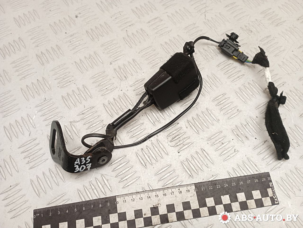 замок ремня безопасности Peugeot 5008 1 поколение 2013, 1.6 л., дизель, робот, правый руль, 9681982580, 34060708 - фото №1