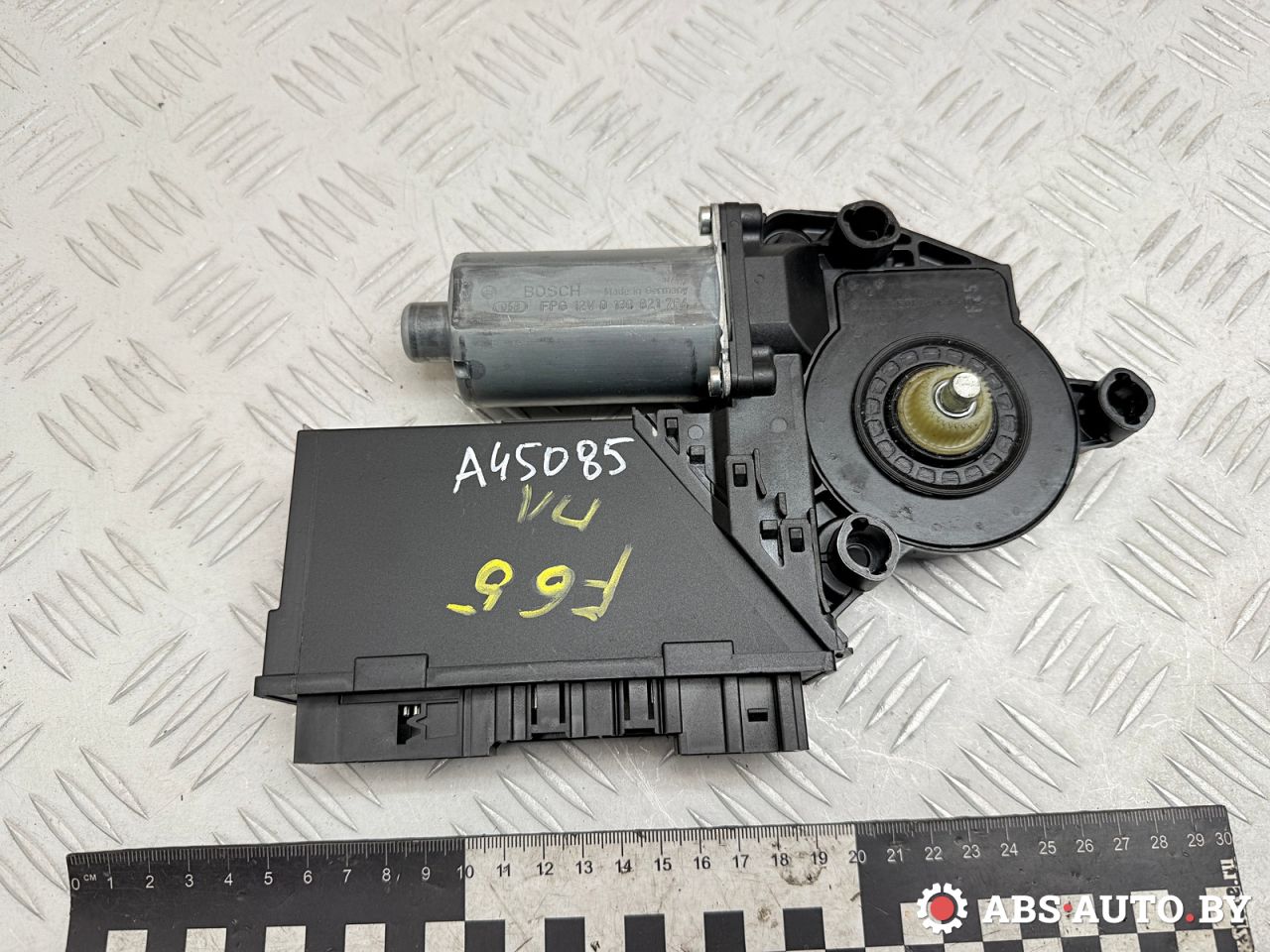 моторчик стеклоподъемника передний левый Volkswagen Touareg 1 поколение 2006, 3.0 л., BKS, дизель, АКПП, внедорожник 5 дв., полный привод, 7L0959701G, 3D1959793E, 0130821764 - фото №1