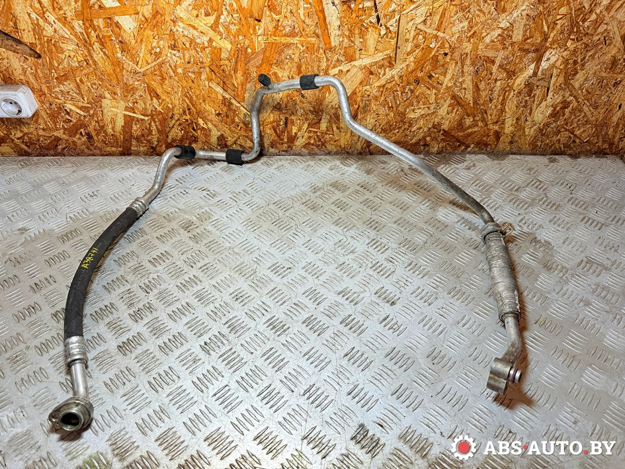 трубка кондиционера Volkswagen Passat B6 2007, 2.0 л., BMP, дизель, МКПП, универсал, 3C0820743BH - фото №1