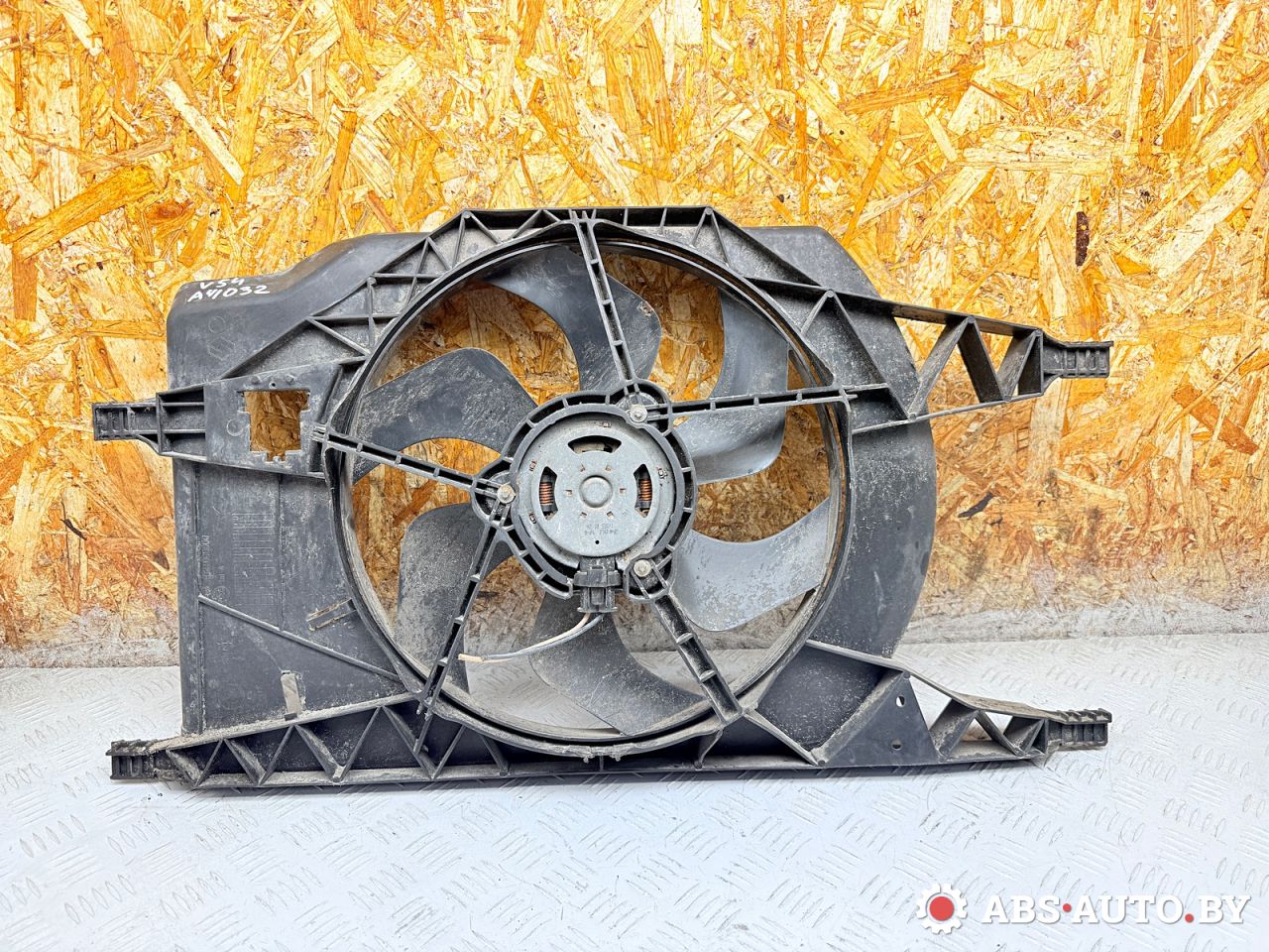 вентилятор радиатора Renault Laguna 2 поколение 2002, 1.9 л., F9Q 750, дизель, МКПП, хетчбэк 5 дв., передний привод, 8200025635, 1831068000 - фото №1