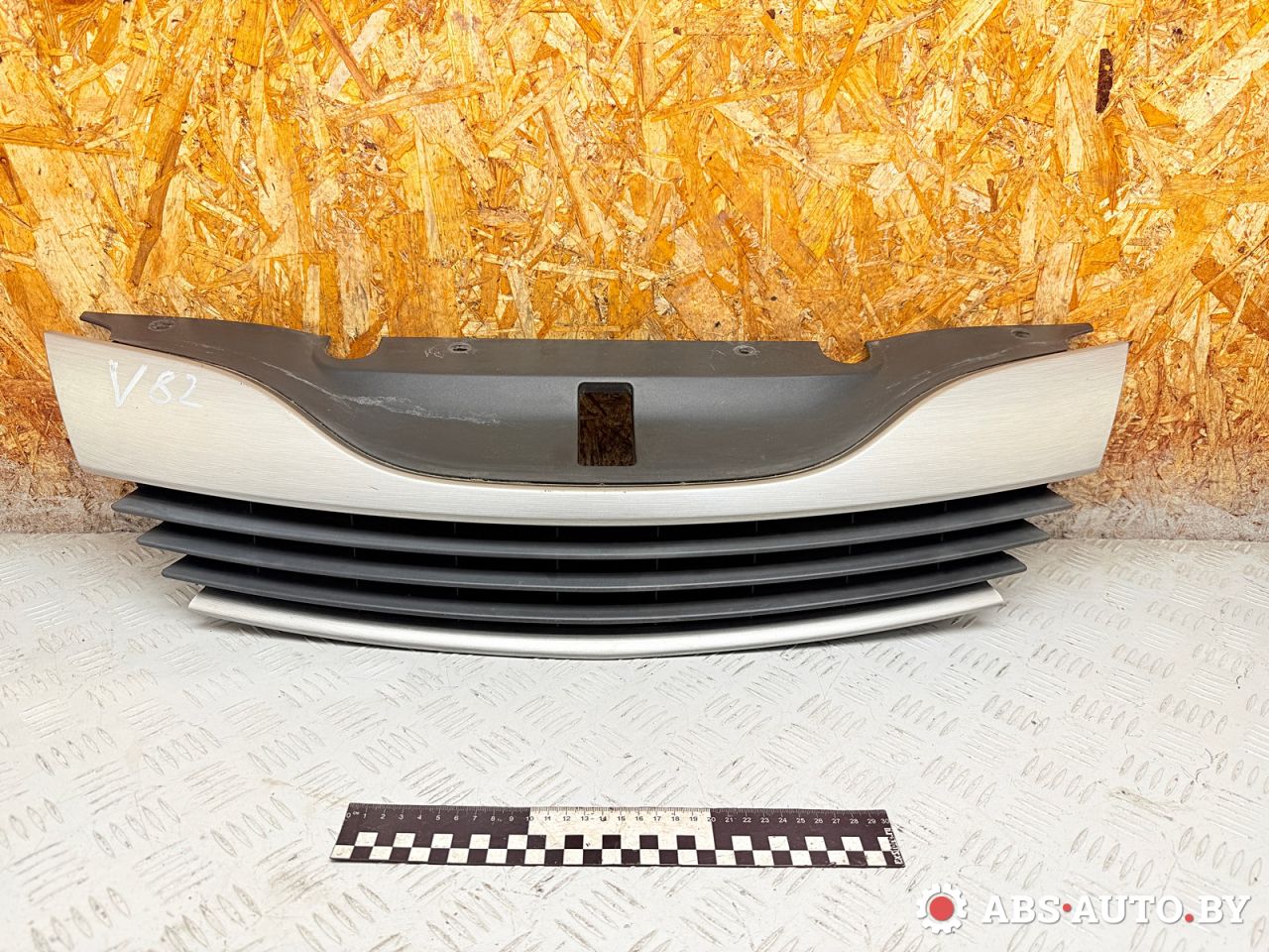 решетка радиатора Renault Laguna 2 поколение 2003, 1.8 л., F4P 774, бензин, МКПП, хетчбэк 5 дв., 8200012581 - фото №1