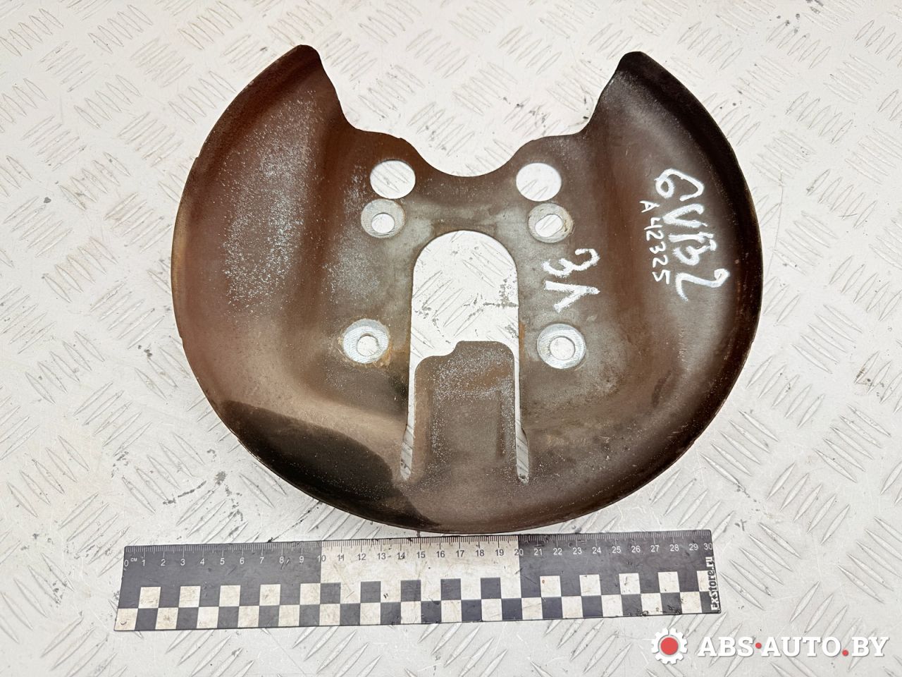 защитный кожух тормозного механизма Peugeot 3008 1 поколение 2012, 1.6 л., 9HR (DV6C), дизель, робот, 4209E3 - фото №1