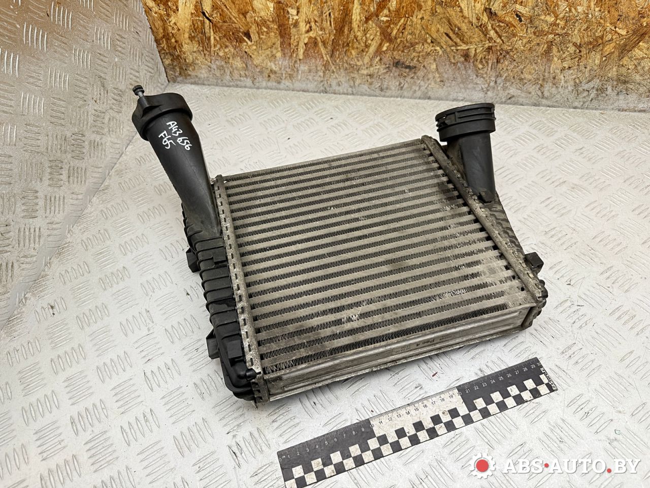 интеркулер Volkswagen Touareg 1 поколение 2006, 3.0 л., BKS, дизель, АКПП, внедорожник 5 дв., полный привод, 7L0145803A, 7L0145803, 7L6145803A, 7L6145803C, 7L6145803D, 7L6145803E, 7L6145803F, 7L6145803G, 7L6145803H, 95511063910, 95511063911, 95511080300, 95511080301, 95514580300, LRIC1855, VW4234, 8ML376723471, 8ML376729561, KIZ1069, KIZ1069FR, KIZ1069RR, 351319201770, CI141000P, CI77000P, 96637, 96688, 30286, 818814 - фото №1