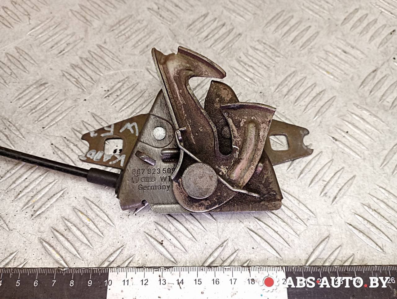 замок капота Volkswagen Passat B3 1993, 867823509 - фото №1