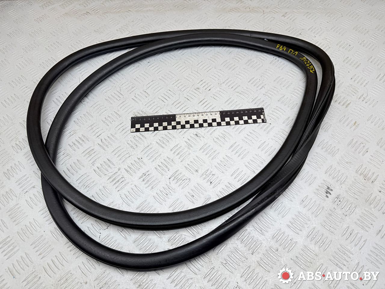 уплотнитель двери Jeep Cherokee 5 поколение 2016, 2.0 л., EBT, дизель, АКПП, внедорожник 5 дв., 6810381AA, 6810391AB - фото №1