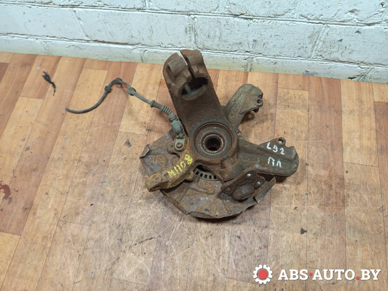 ступица передняя левая Renault Scenic 1 поколение 1998, 1.6 л., бензин, МКПП - фото №1