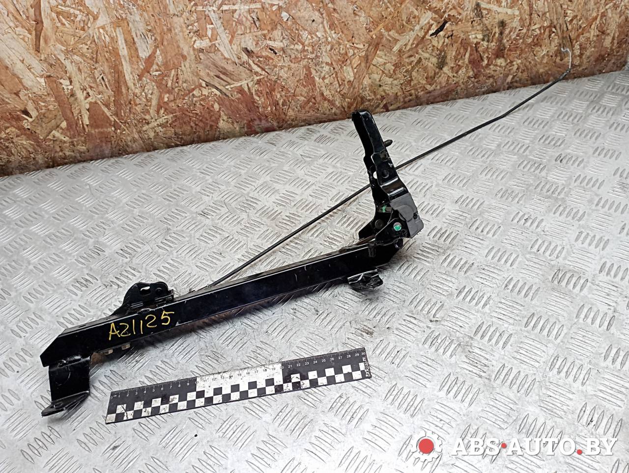 крепление сиденья Mitsubishi Pajero 3 поколение 2002, 3.2 л., дизель, МКПП, внедорожник 3 дв. - фото №1