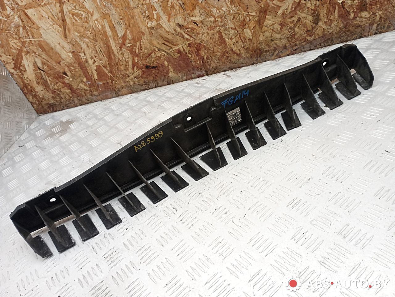 Крепление бампера заднего Peugeot 308 T9 2014, 1.6 л., дизель, МКПП, хетчбэк 5 дв., правый руль, 9677364780 - фото №1