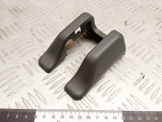 Пластик салазок сидений Toyota RAV4 2 поколение (XA20) 2003, 2.0 л., 1CD-FTV, дизель, МКПП, внедорожник 5 дв., 7215942010