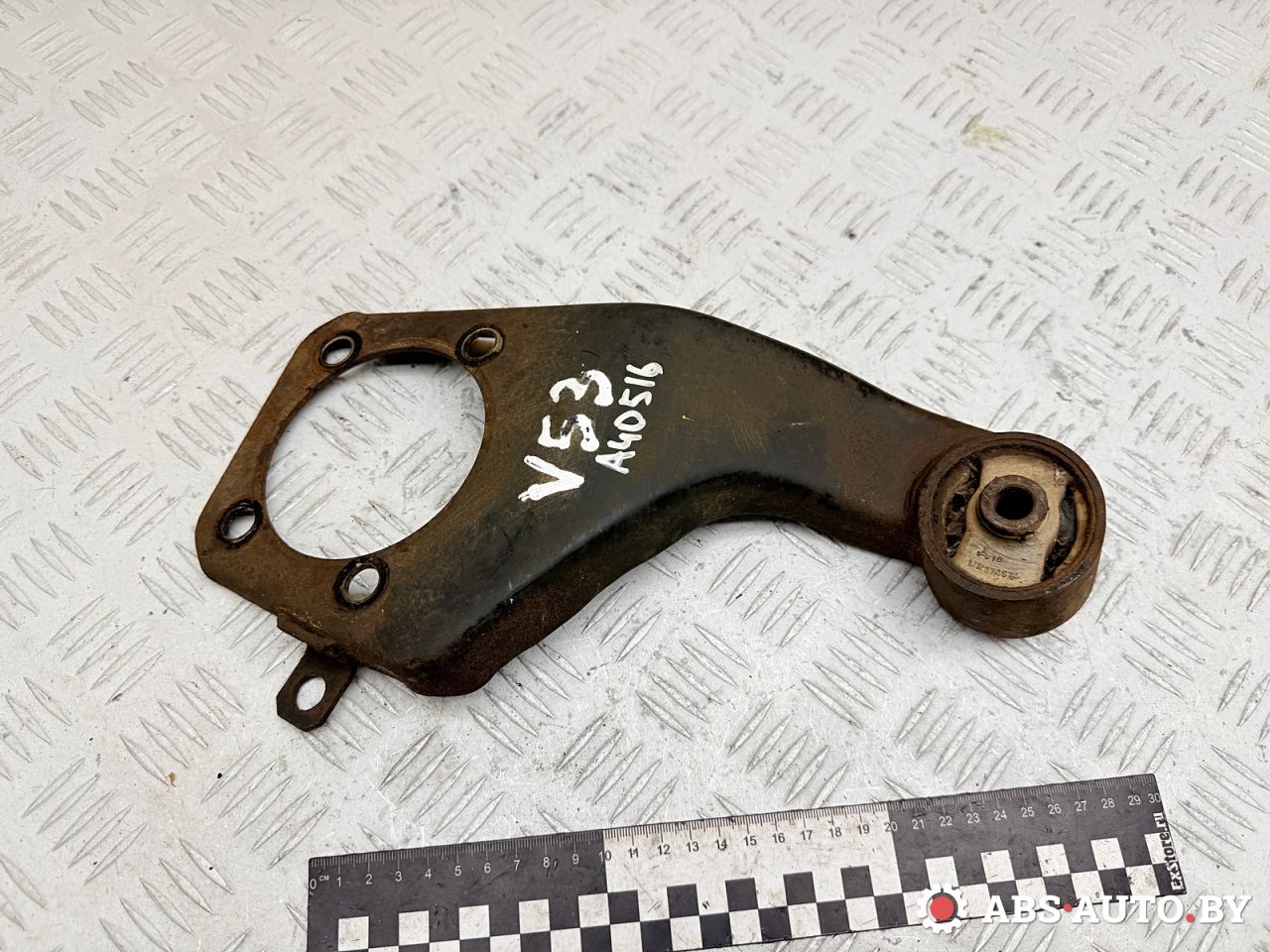 кронштейн редуктора Mitsubishi Pajero 3 поколение 2002, 3.2 л., дизель, МКПП, внедорожник 3 дв., полный привод, MR374561, MR374574 - фото №1