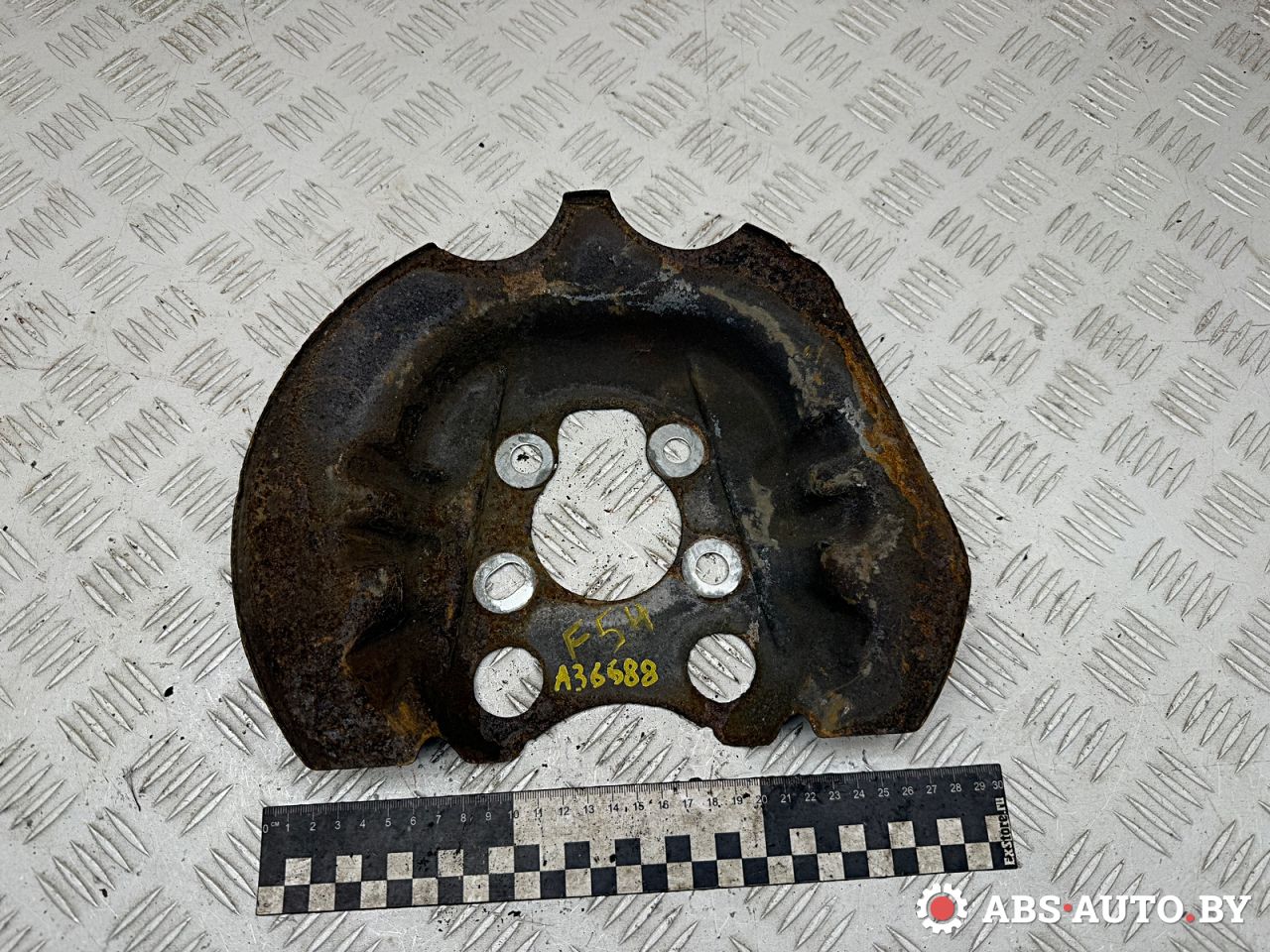 защитный кожух тормозного механизма Peugeot 5008 1 поколение 2013, 1.6 л., дизель, робот, правый руль, 4209E2 - фото №1