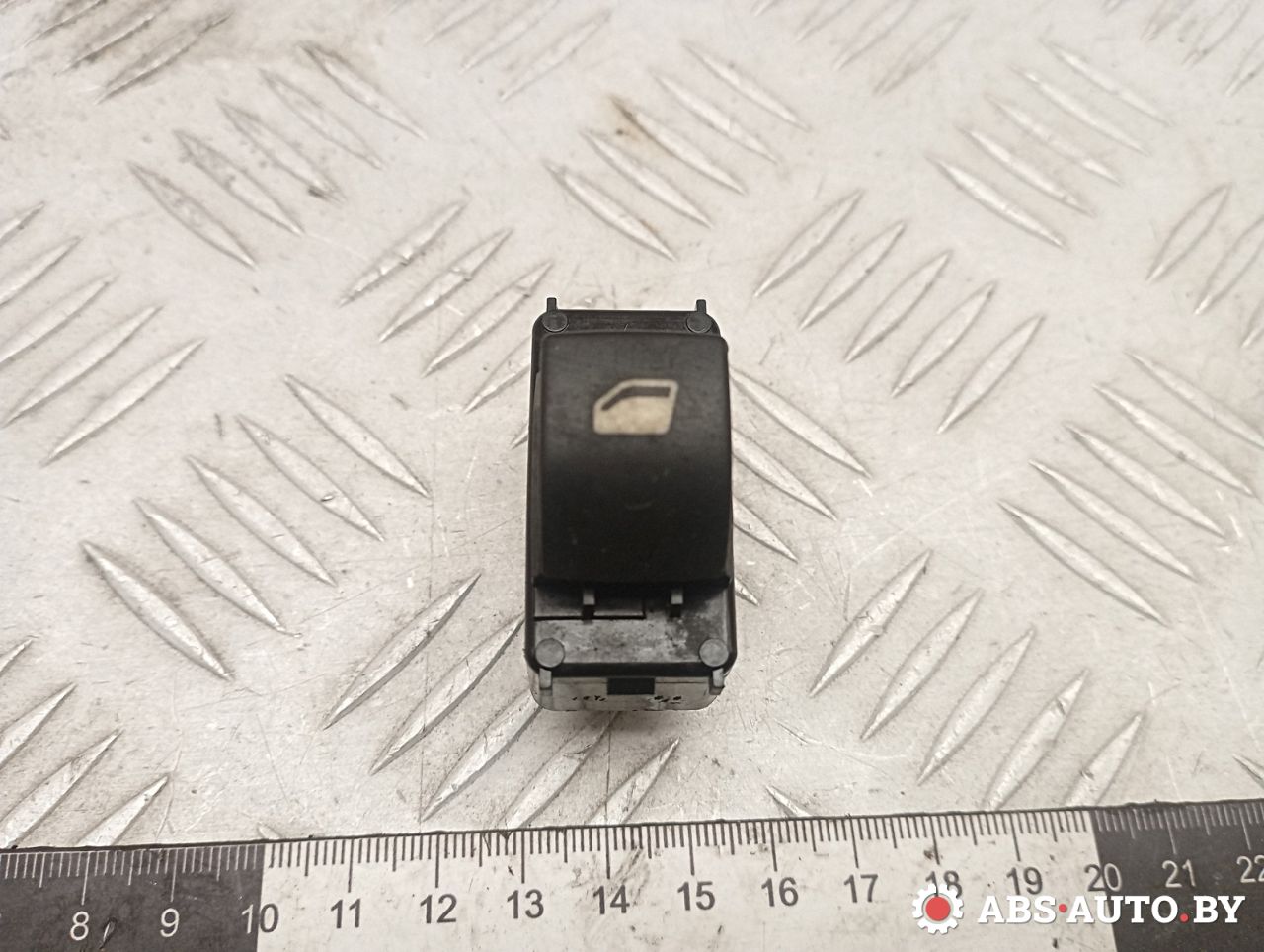 кнопка стеклоподъемника двери Peugeot 207 1 поколение 2008, 1.4 л., EP3C, бензин, МКПП, хетчбэк 5 дв., правый руль, 96842606 - фото №1