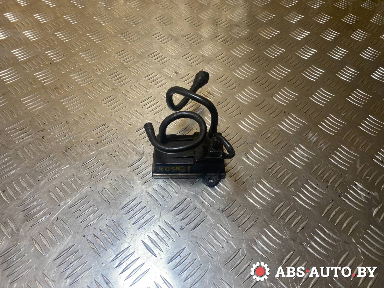 топливный теплообменник (подогреватель топлива) Ford Mondeo 2 поколение 1997, 1.8 л., дизель, 95FF9J294CA - фото №1