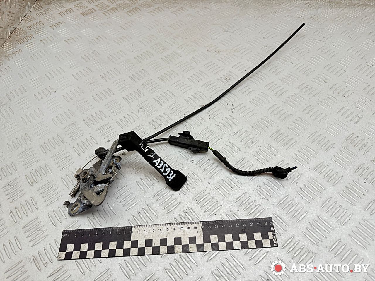 замок капота Peugeot 5008 1 поколение 2013, 1.6 л., дизель, робот, правый руль, 7934E6 - фото №1