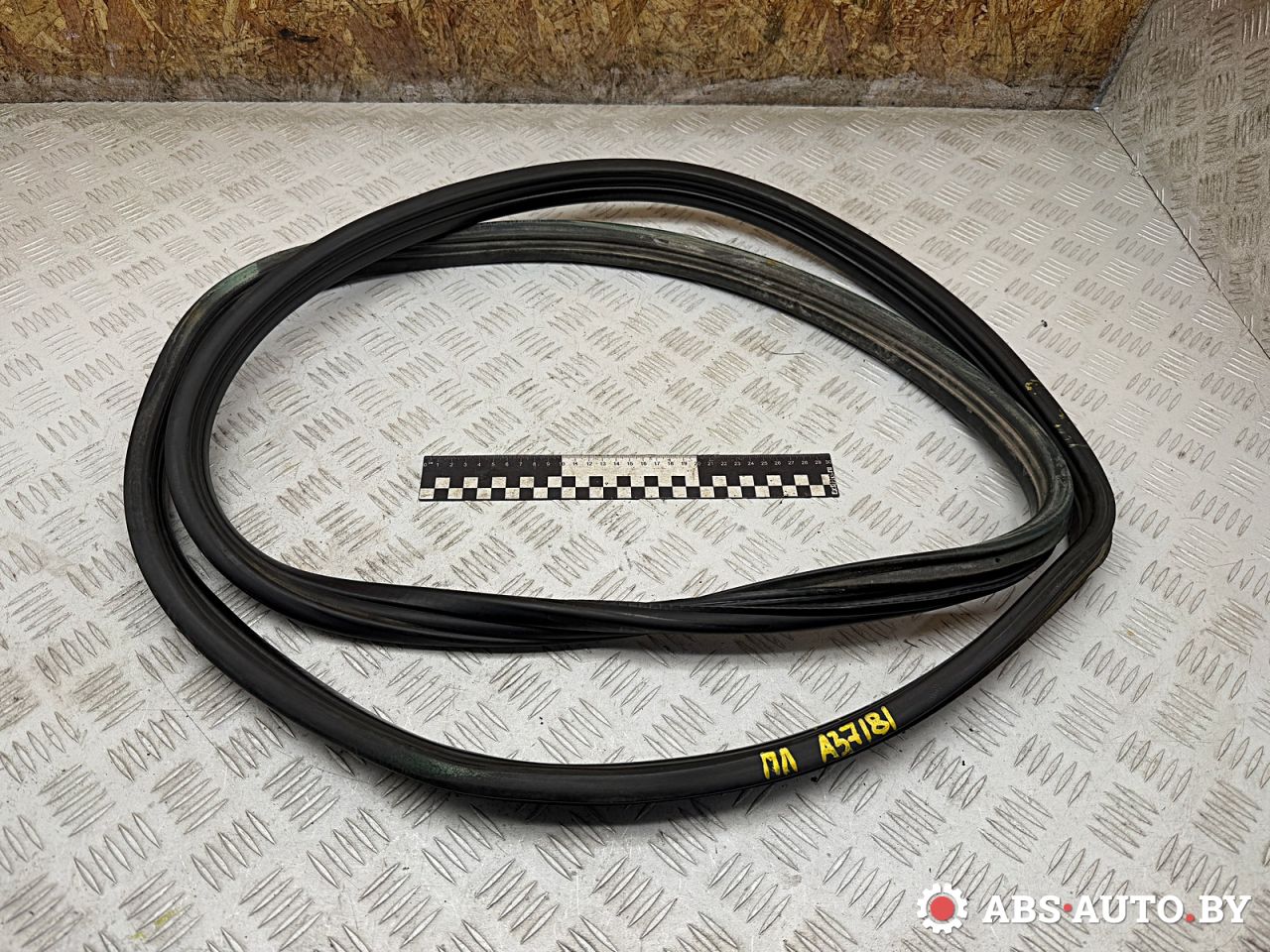 уплотнитель двери Opel Vectra B 1997, 2.0 л., Y 20 DTL, дизель, МКПП - фото №1