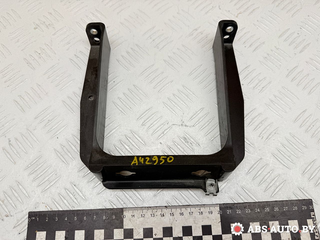 кронштейн (крепление) Volkswagen Touareg 1 поколение 2006, 3.0 л., BKS, дизель, АКПП, внедорожник 5 дв., полный привод, 7L0945083B - фото №1