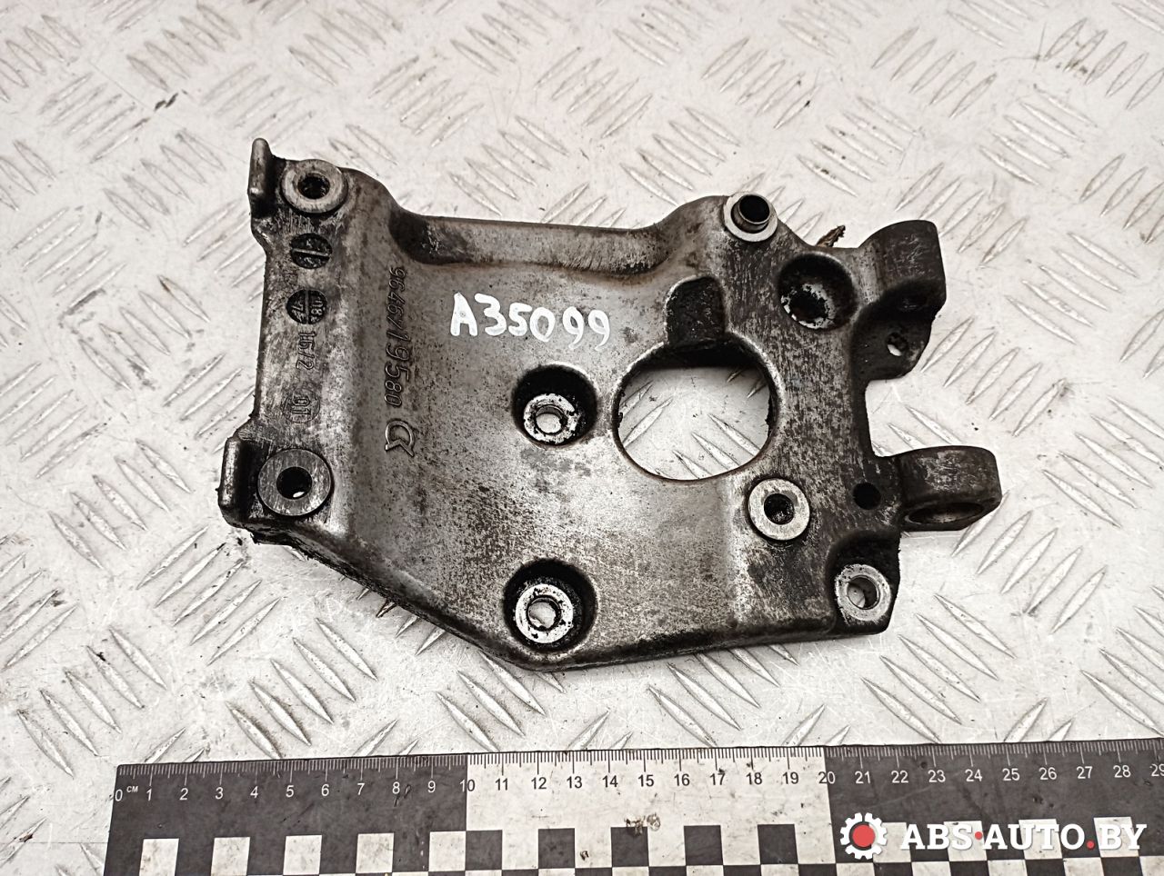 кронштейн компрессора кондиционера Citroen C4 Picasso 1 поколение 2009, 1.6 л., 9HZ (DV6TED4), дизель, АКПП, правый руль, 9646719580 - фото №1