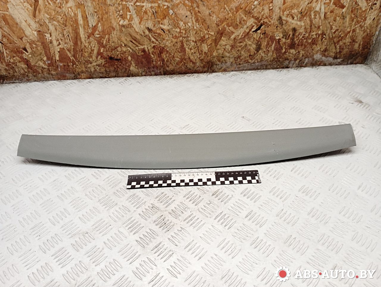 обшивка крышки багажника Kia Sorento 2 поколение 2010, 2.2 л., дизель, МКПП, полный привод, правый руль, 817602P000 - фото №1